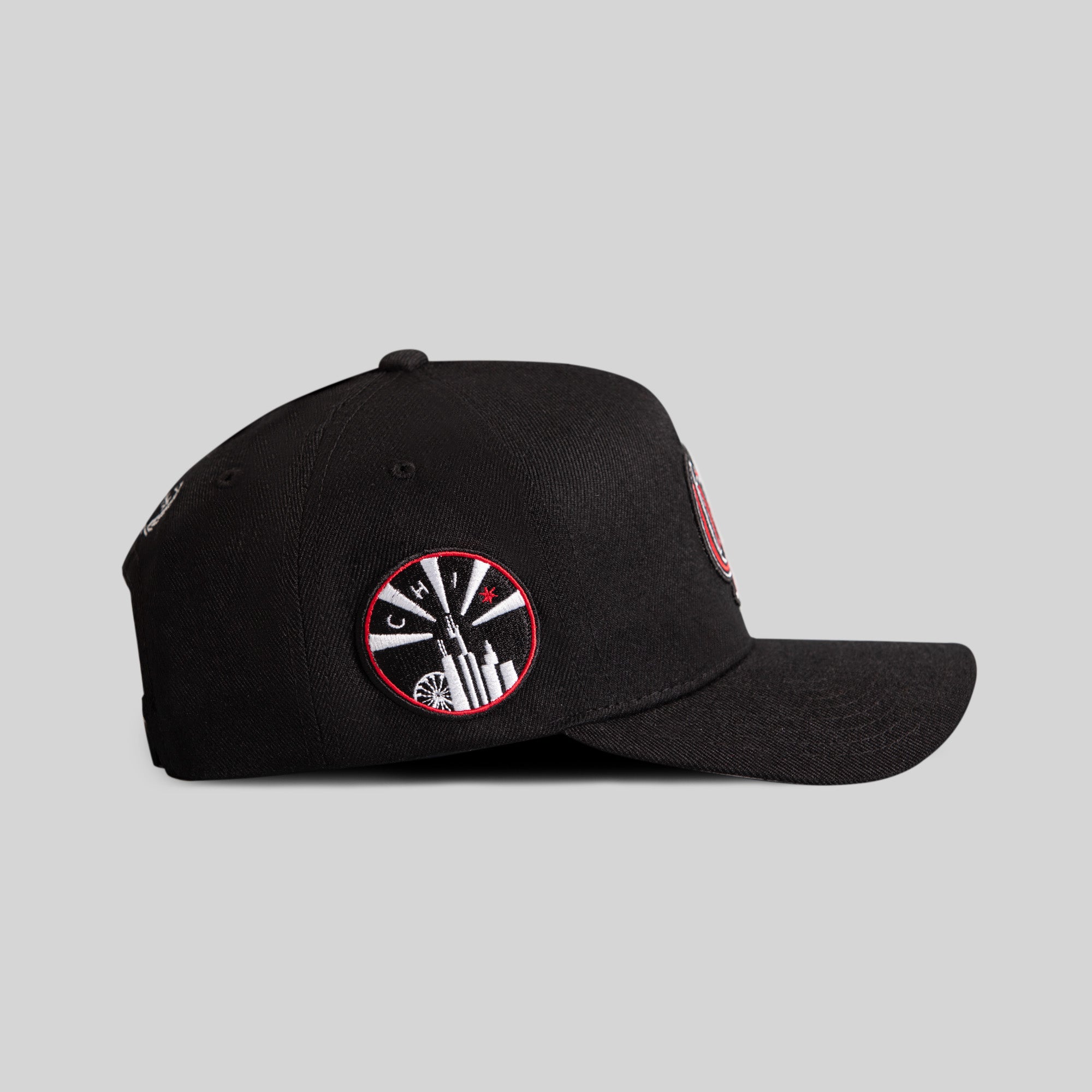 OLD ENGLISH CHICAGO BLACK TRUCKER