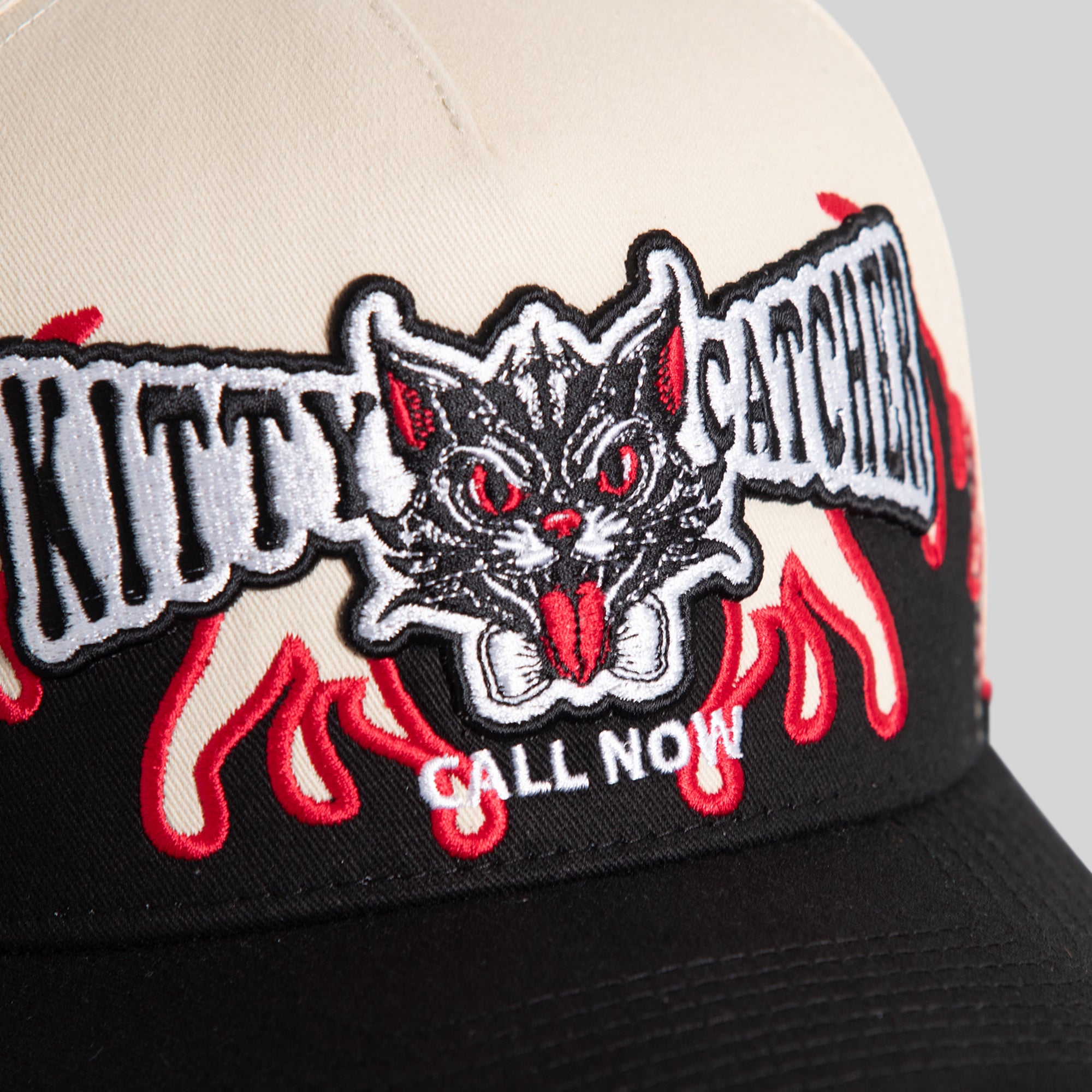 KITTY CATCHER FLAMETOOTH SAND BLACK TWILL TRUCKER