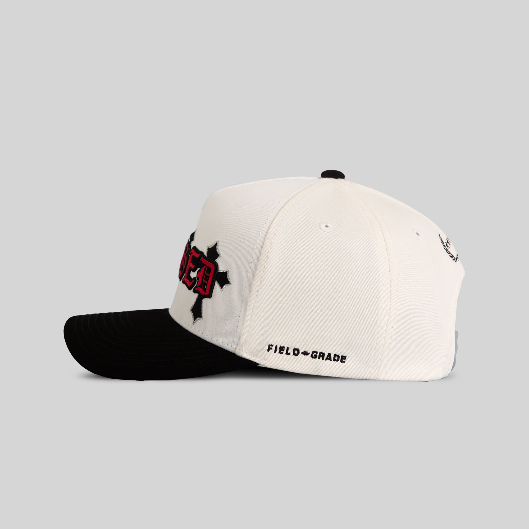 CURSED OFF WHITE BLACK TWILL TRUCKER