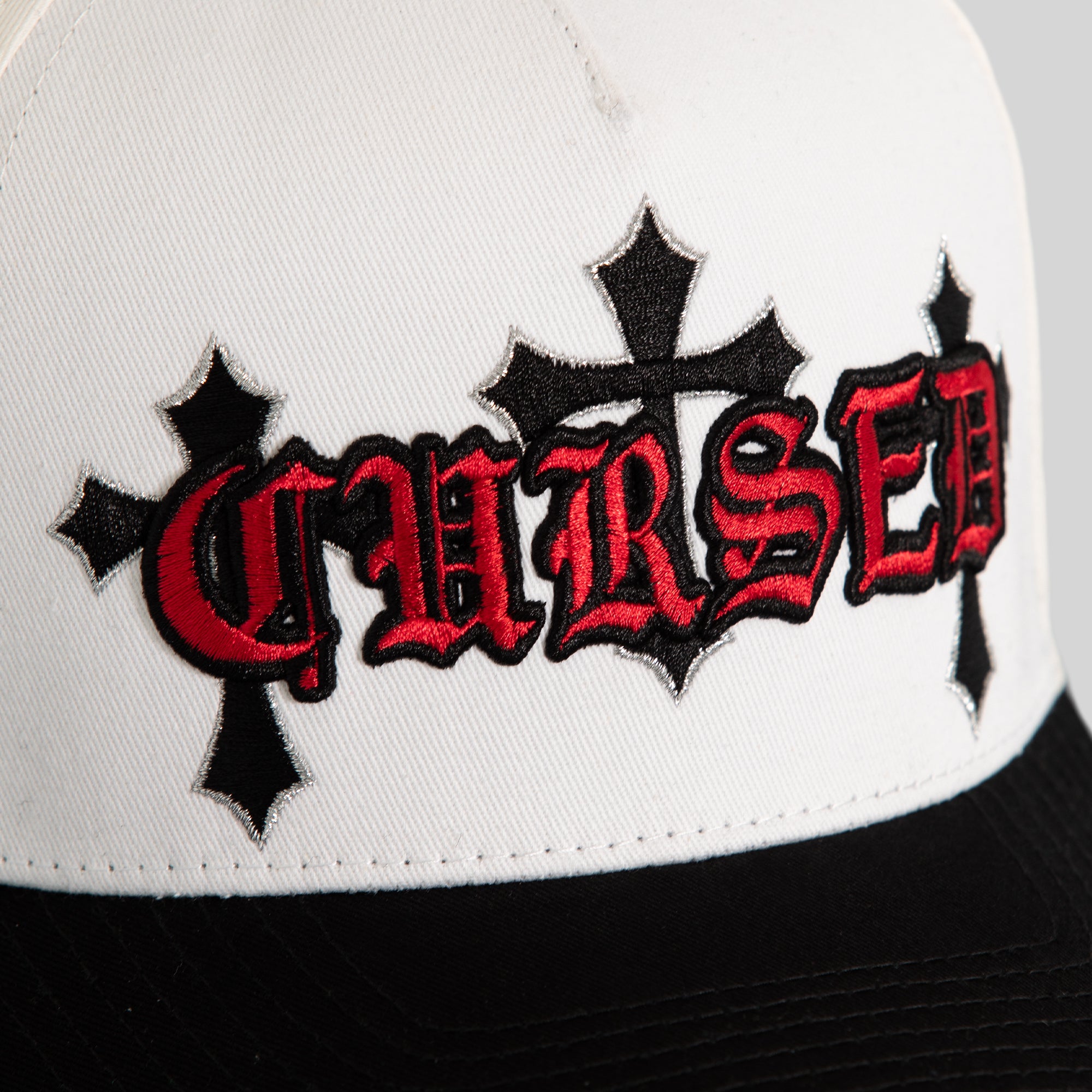 CURSED OFF WHITE BLACK TWILL TRUCKER
