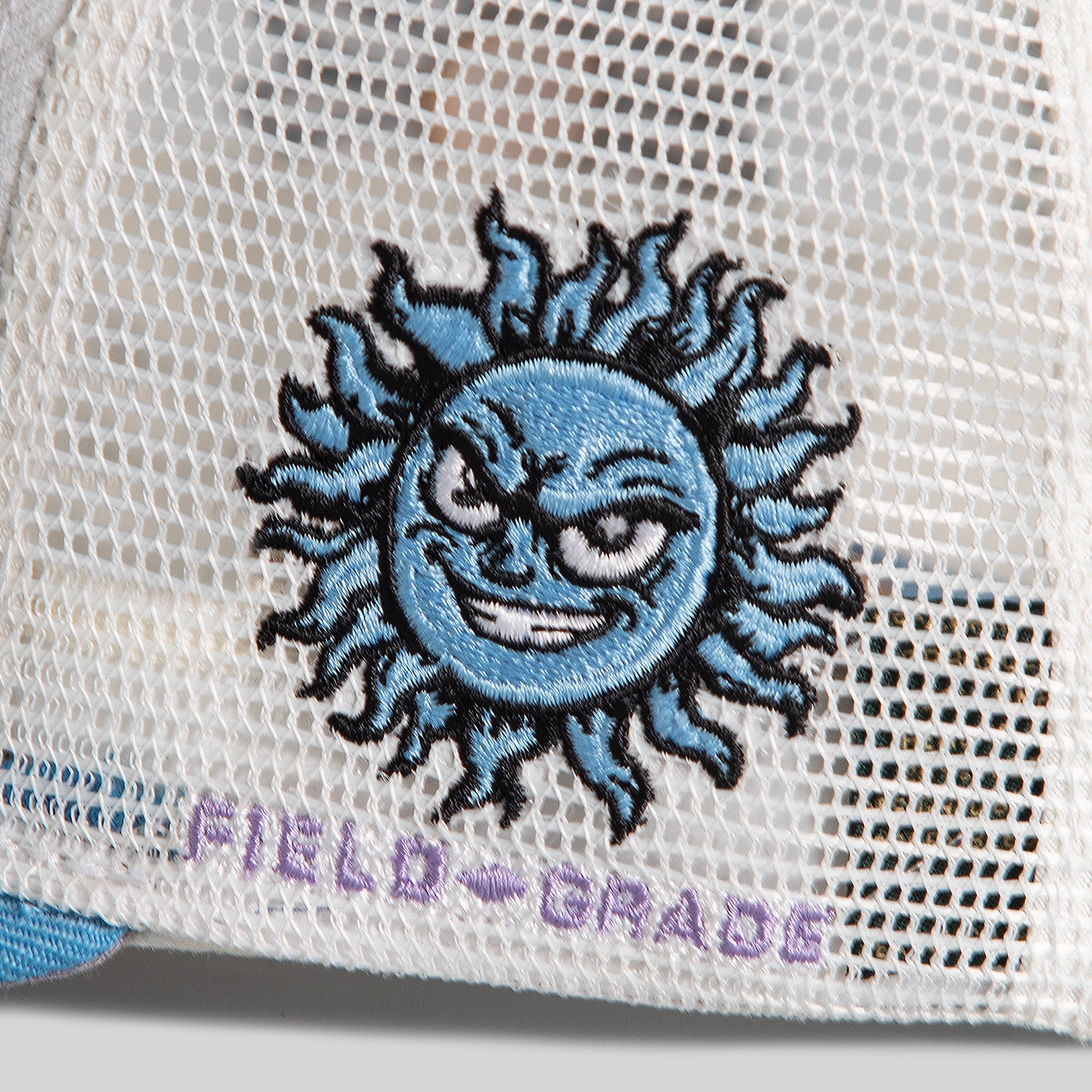 I FEEL FINE SUMMER OFF WHITE UNI BLUE MESH TRUCKER