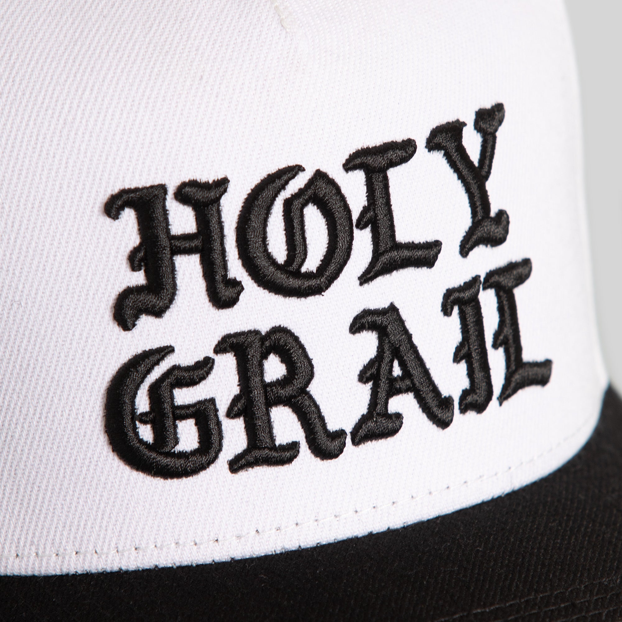HOLY GRAIL WHITE BLACK TRUCKER